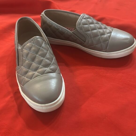 Steve Madden Leather Quilted Sneaker Size 6 - Picture 5 of 6